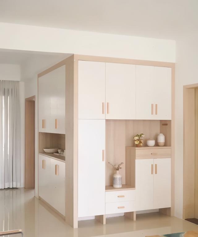 换鞋凳选购的技巧有哪些，换鞋凳买哪种好（衣柜+鞋柜一体设计正流行）