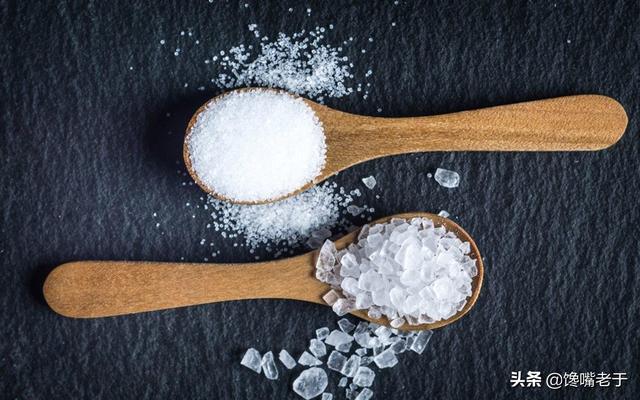 精制食盐和海盐的区别是什么，精制盐和精制食用盐有什么区别（搞懂了再吃有助于健康）