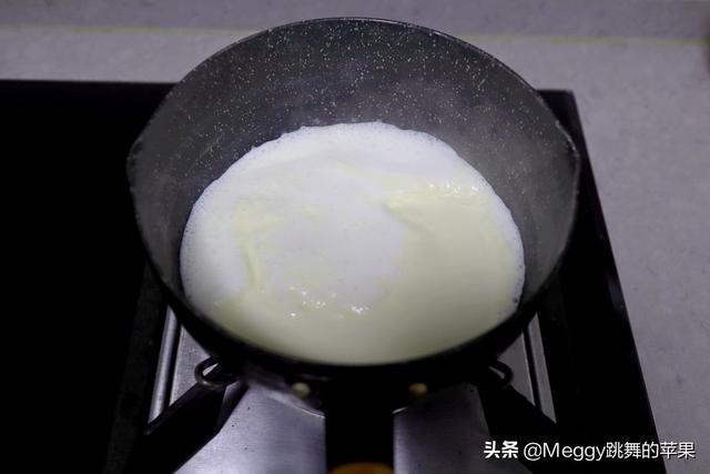 蛋奶吐司布丁步骤，戚风蛋糕里面的布丁怎么做（1盒牛奶2个鸡蛋）