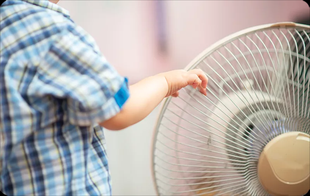 四个月的宝宝可以吹风扇吗，新生儿可以吹风扇吗（宝宝一吹空调就生病）