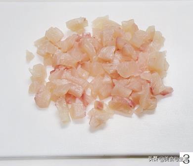 做鱼丸的正确配方，鱼丸的制作及配方比例和原料（给宝宝吃鱼的最佳方式）