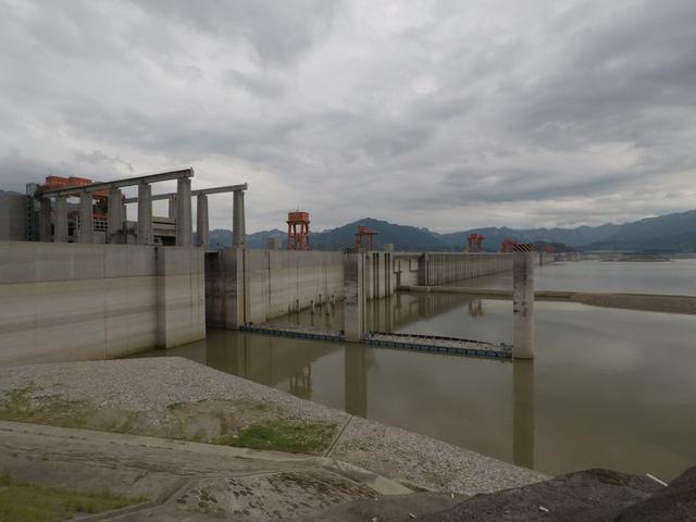 三峡大坝在哪里，四川三峡大坝在哪里（全方位展现三峡大坝的雄伟壮观）