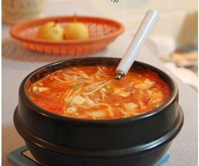 韩式海鲜豆腐汤，韩式海鲜牛奶豆腐汤（我们两人吃了一锅）