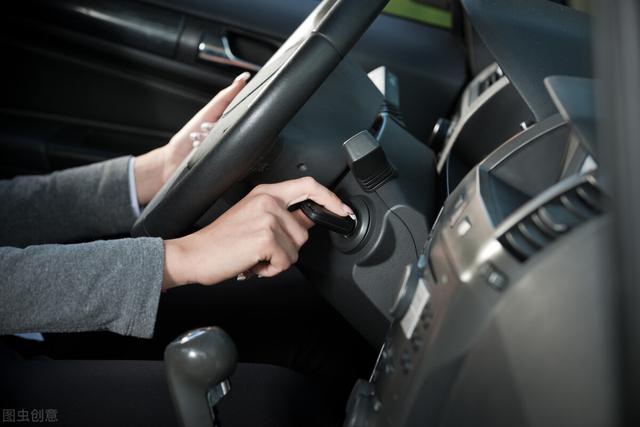 学开车视频教程,自动挡汽车怎样驾驶(自动挡车型如何正确起步)