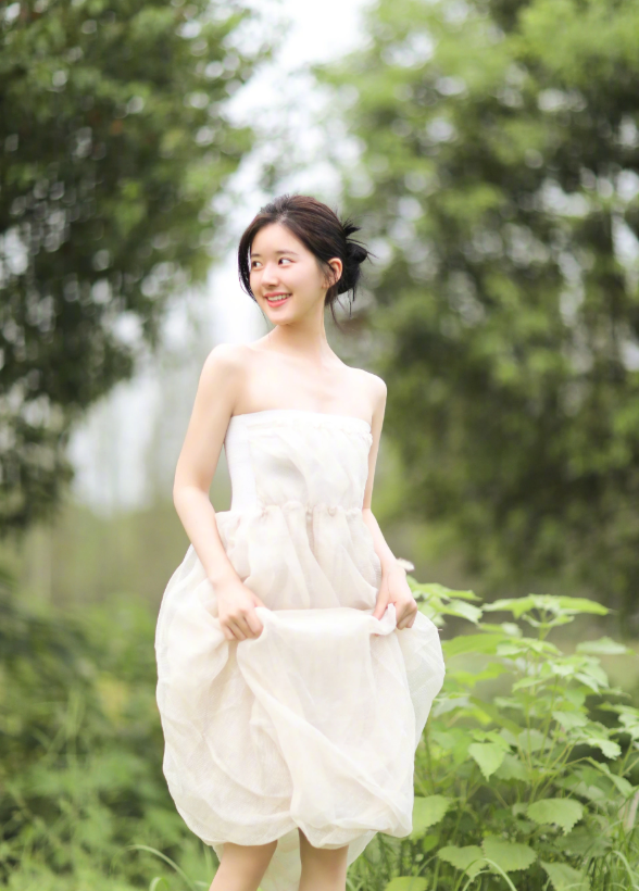 森女系背景图,森系女生背景图 高清(赵露思森女系时尚写真)