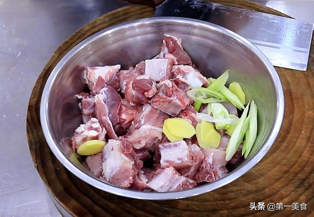 怎样做糖醋排骨，糖醋排骨怎么做（糖醋排骨这样做味道真是绝了）