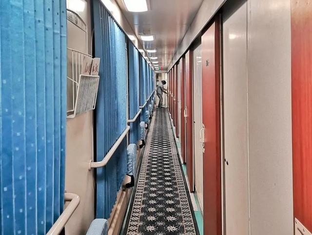 硬卧和软卧的区别图，硬卧和软卧的区别（生活小常识：软卧并不软）