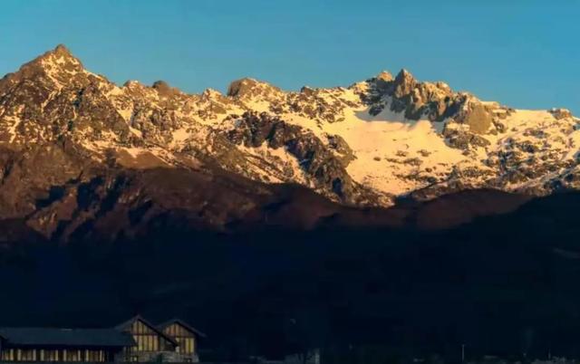 玉龙雪山在哪里，玉龙雪山的千年绝世风华——美景