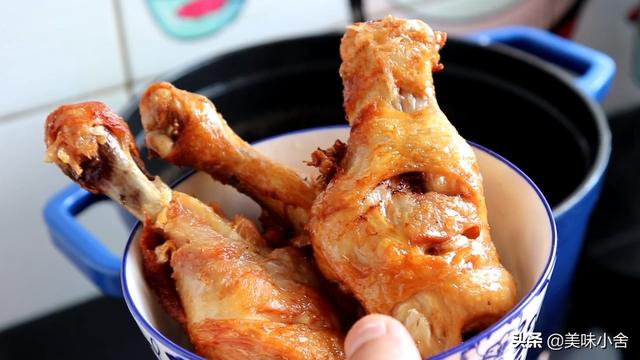 冻鸡腿怎么做好吃，冷冻鸡大腿怎么做好吃（鸡腿肉香酥烂）