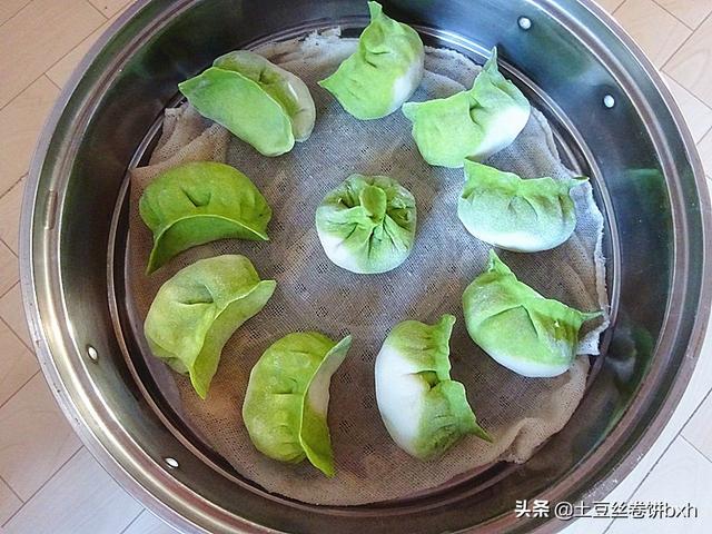 酸菜蒸饺的做法，酸菜蒸饺的做法步骤（这么做馅鲜皮筋道）