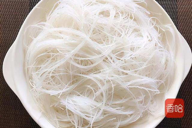 蒜蓉粉丝虾的做法，蒜蓉粉丝虾仁的做法步骤（蒜蓉粉丝虾原来这么简单）