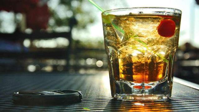 什么是一个人的性格，看他喝完酒后的样子就知道