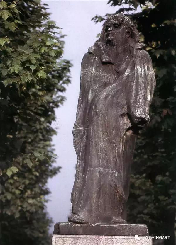 巴尔扎克像雕塑赏析，巴尔扎克像（他是清醒而孤独的思想者）