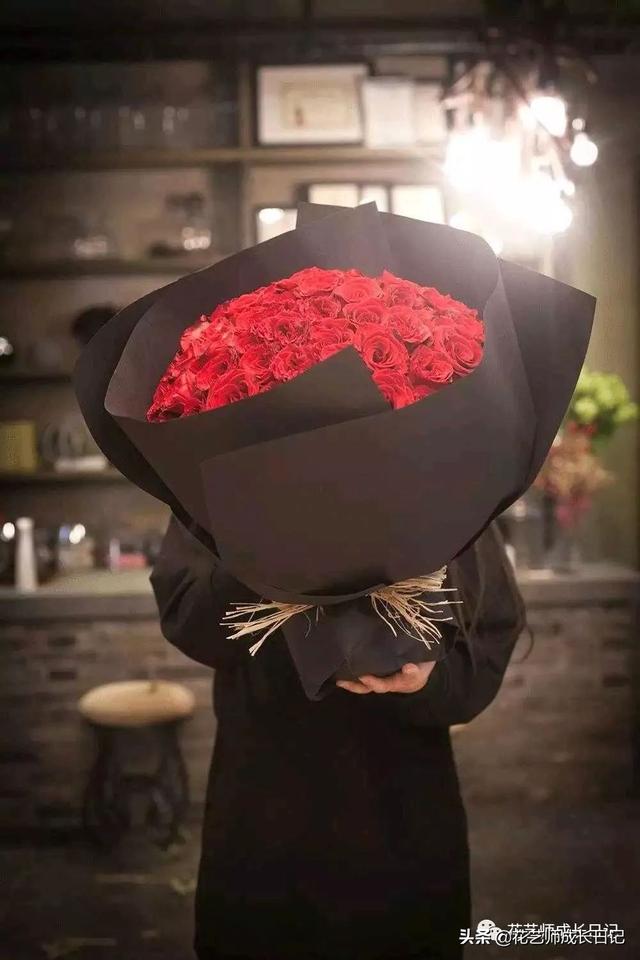 玫瑰花的寓意和花语，香槟色玫瑰（香槟色玫瑰代表什么）