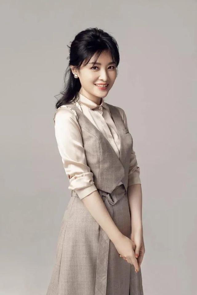 周涛个人资料，周涛个人资料及简介婚史（连续主持16届春晚）