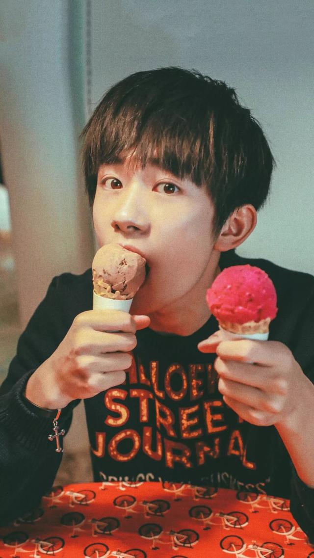 一组易烊千玺超拽帅气的高清图片   千纸鹤们在哪里呢，易烊千玺帅气的图片大全 霸气（有没有的千纸鹤在线签收呀）