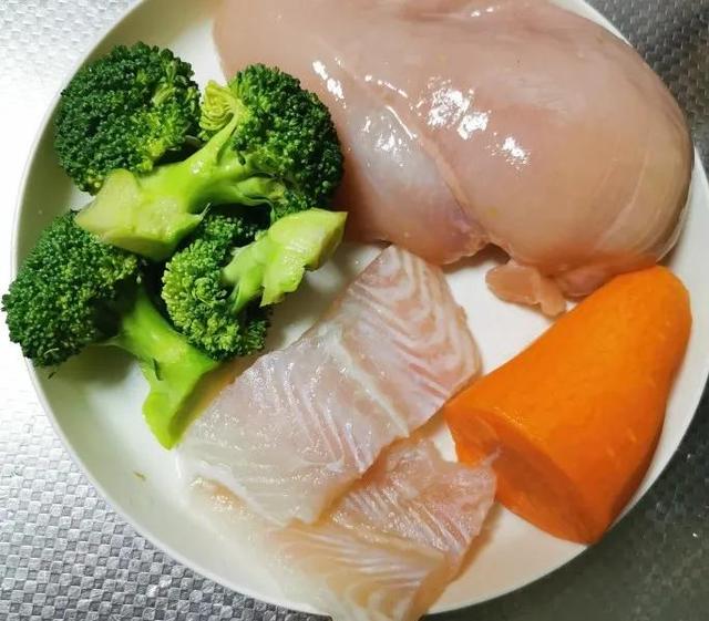 自制猫粮，怎么做简单有营养的猫粮（自制猫粮的简单做法）