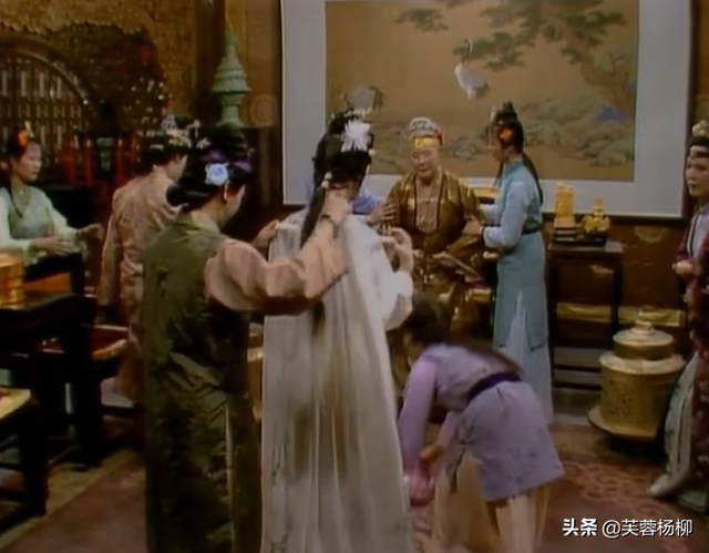 新红楼梦蒋梦婕，蒋梦婕在《新红楼梦》里的这段也太搞笑了吧！（没有对比就没有伤害）