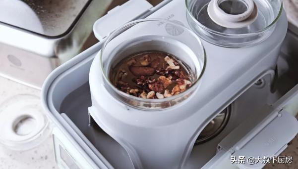 栗子粥的家常做法，栗子怎么熬粥做好吃（大叔家的小雪食谱：核桃栗子粥）