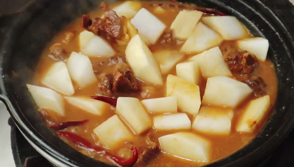 圖片[6]-【白蘿卜燒牛腩】做法步驟圖 這訣竅 牛腩軟爛入味連湯汁都不-起舞食譜網