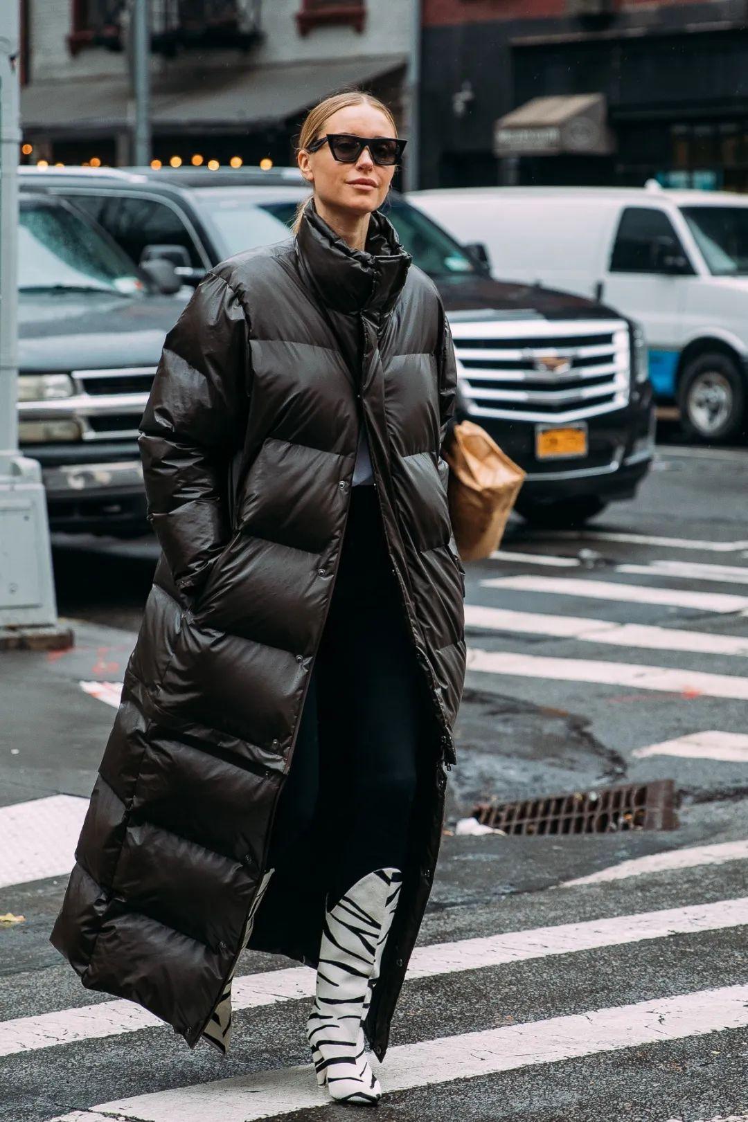 云南少数民族服饰，云南各民族的服饰（体育生羽绒服火了）