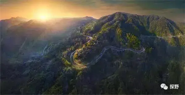 安徽月亮湾自驾游攻略，安徽月亮湾风景区（安徽这5条安徽自驾游经典线路必须去）