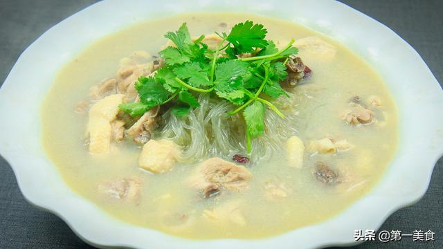 家常粉丝鸡汤的做法,家常粉丝鸡汤的做法大全(厨师长用土鸡炖粉条)
