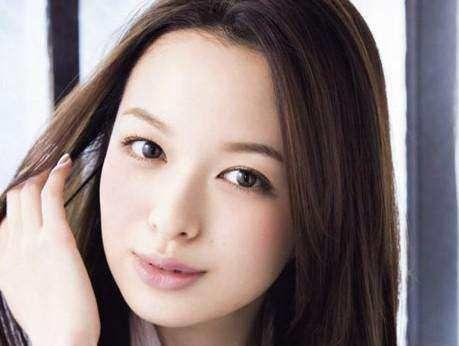 牛奶面膜的做法，香蕉牛奶面膜的做法（用不值钱的它敷面膜）