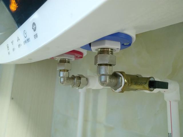 热水器排水阀一直滴水小妙招，热水器泄压阀一直滴水怎么办（热水器加热时泄压阀滴水）