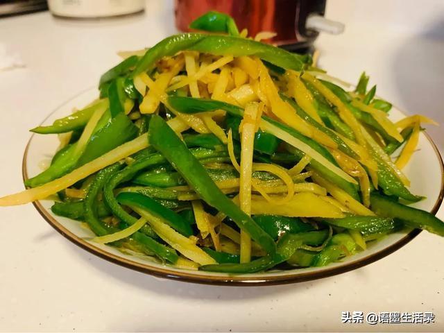 土豆炒青椒，土豆炒青椒的做法家常（记忆深处的味道）