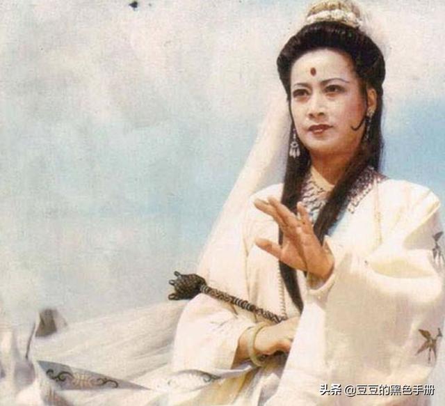 刘涛赞林心如版观音很虔诚，19版观音对比：有的像过家家