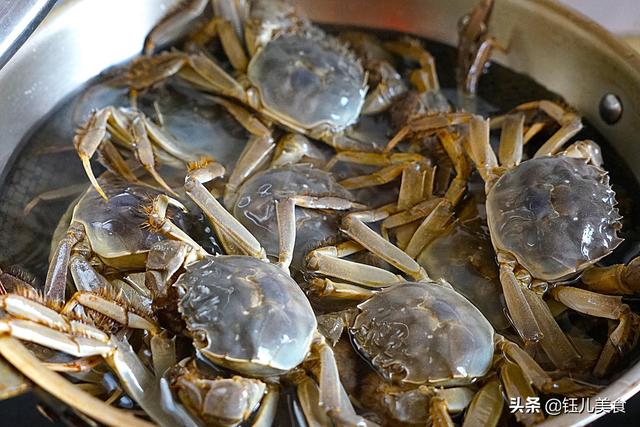 螃蟹脚怎么做好吃，冰冻螃蟹脚怎么做好吃（17元一斤的螃蟹）