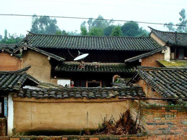 如今,除了城墙与城门,能够依稀看到当初影子的,就只有位于村南和村北