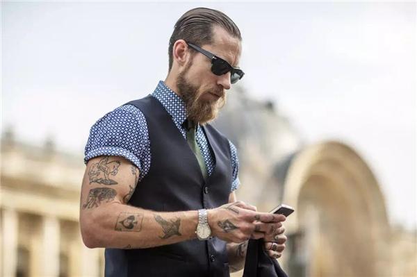 男生晚上海边拍照技巧，男生晚上海边拍照技巧视频（男士墨镜要想戴出品位）