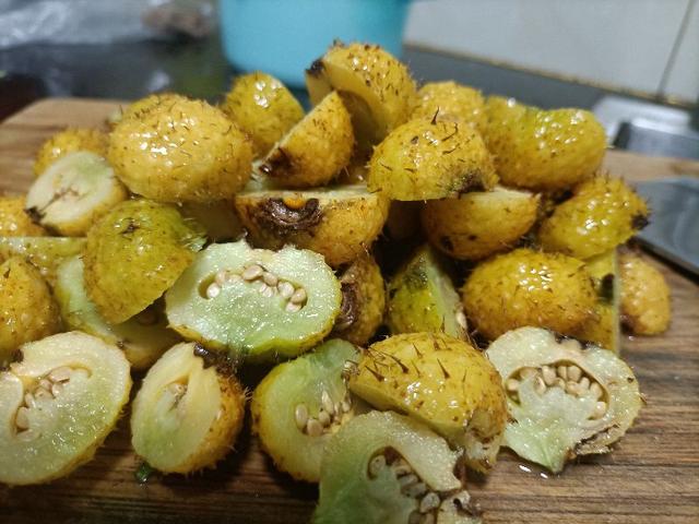 干刺梨泡水一次泡几粒，刺梨干怎么泡水（刺梨酒教程）