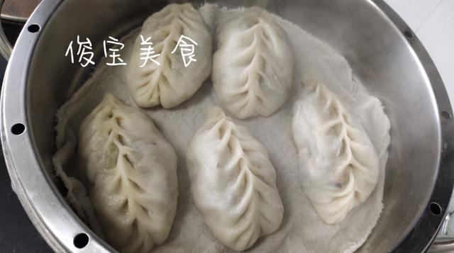 柳叶饺子的包法技巧，柳叶饺的包法图解步骤（比饺子省事。半烫面柔软又筋道。）