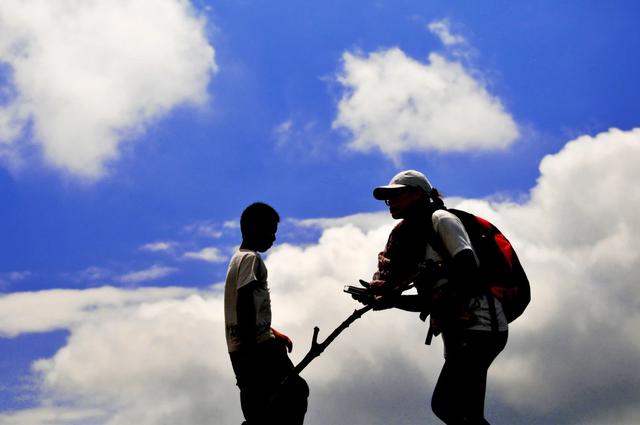 紫色是冷色还是暖色，紫色属于冷色还是暖色（你最喜欢的颜色）