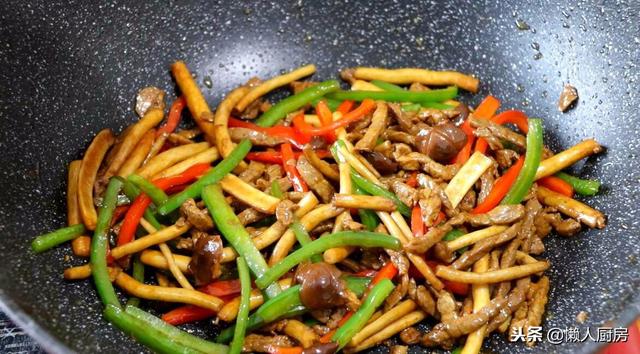 茶树菇和什么炒牛肉，这是茶树菇炒牛肉家常做法