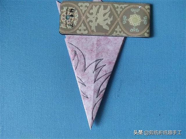 剪五角星的步骤最简单方法，超级简单的五角星怎么剪（剪纸手工教程：五角星怎么剪）