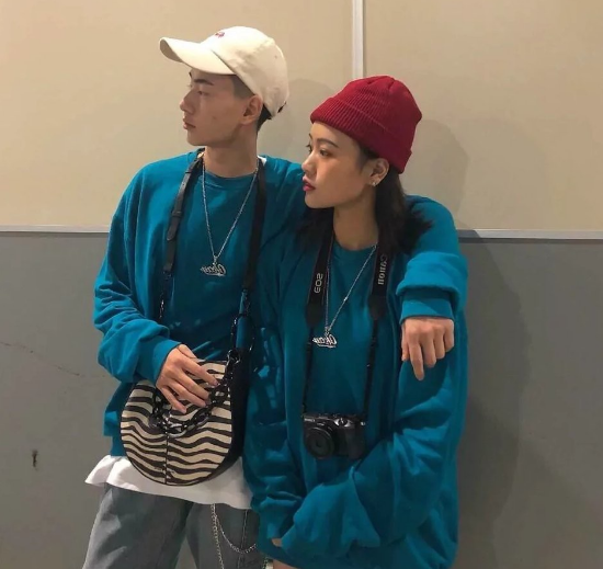 原宿风是什么意思，原宿风是什么意思啊（原宿风·情侣头像：笑过）