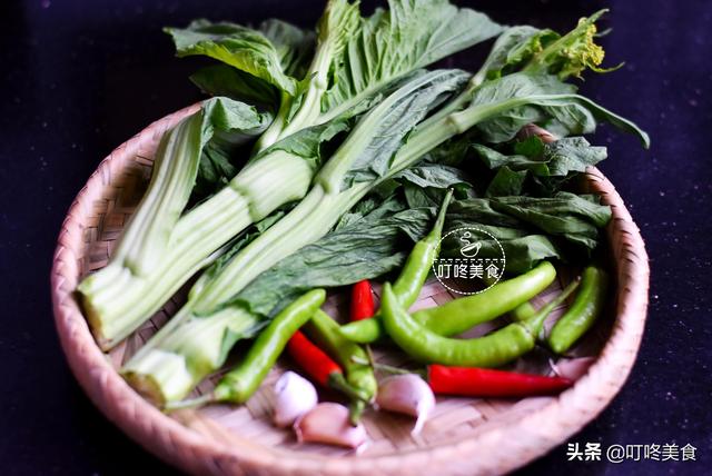 芥菜叶子怎么吃，芥菜叶子吃了老拔气（比大鱼大肉还好吃）