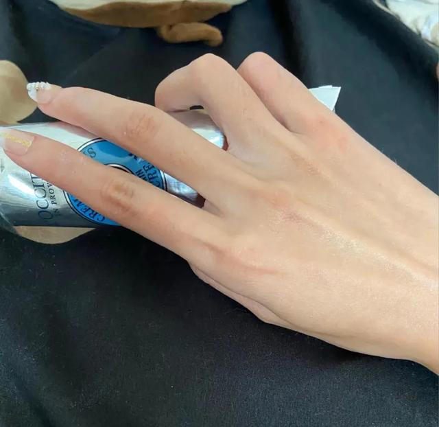 欧舒丹樱花护手霜怎么样，欧舒丹护手霜 樱桃（护手霜界的爱马仕呵护你的第二张脸）