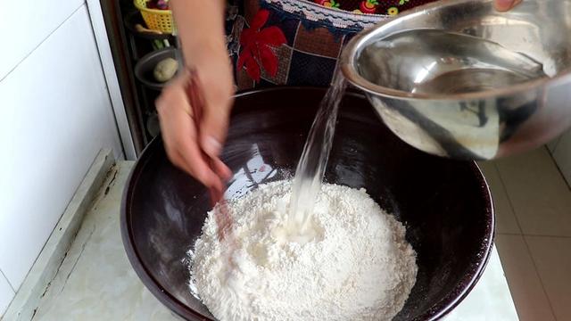 炒拉条子的家常做法，炒拉条怎么做最好吃（味道比饭店里的还好吃）