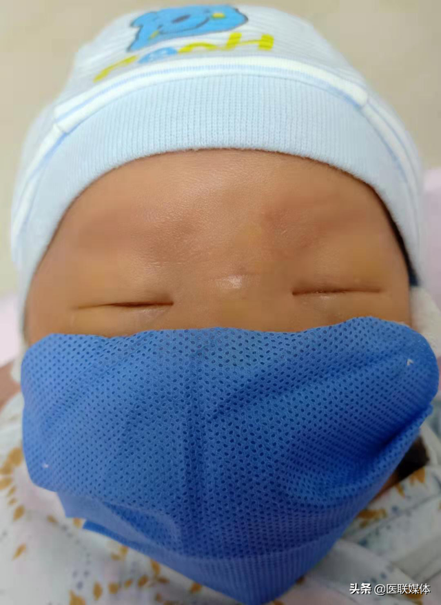 戴无菌手套的操作视频，戴无菌手套的方法和步骤（中山一院护士为新生儿DIY专属口罩）