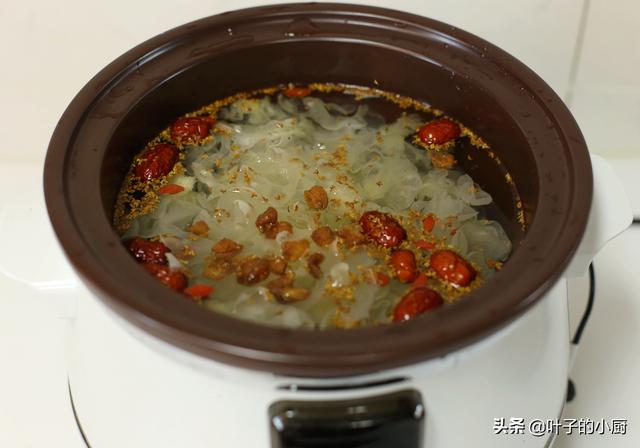 冰糖木耳红枣汤步骤，冰糖木耳红枣汤步骤做法（养生食疗方：养血安神）