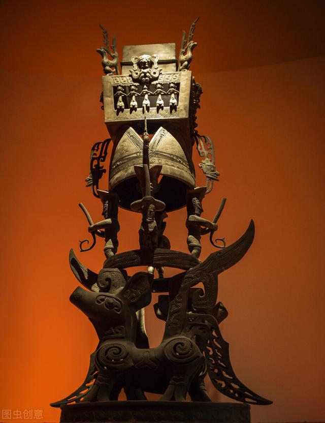 三星堆青铜器在哪个朝代，三星堆出土青铜器是什么朝代（古蜀国历史比夏朝悠久）