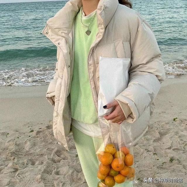 请问卫衣绒英文怎么讲，绒衣用英语怎么说（卫衣内搭的N种方法）