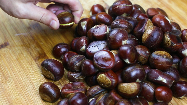 糖炒板栗的做法，糖炒去壳的板栗的做法（想吃糖炒板栗不用买）