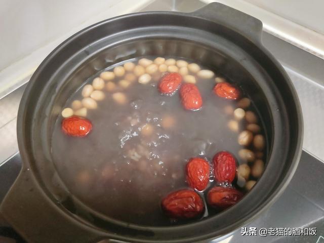 红枣大米粥的家常做法，大米红枣粥的做法和功效（早餐多喝这碗粥）