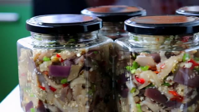 茄子怎么保存时间长还新鲜，黄瓜怎么保存时间长新鲜（腌茄子别直接腌）